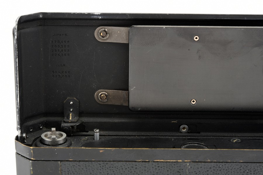 Copyright &copy; Richard de Stoutz 2021.